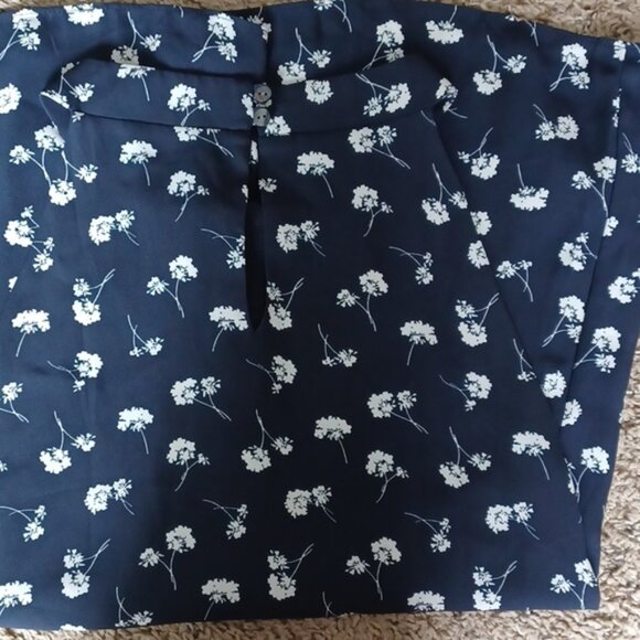 Ann Taylor (Fatory)Sleeveless Floral top - Picture 6 of 7